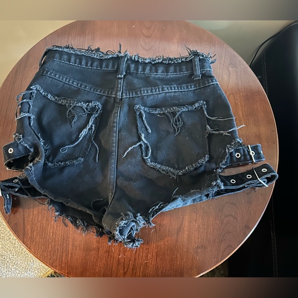 Punky boutique shorts - Picture 2 of 4